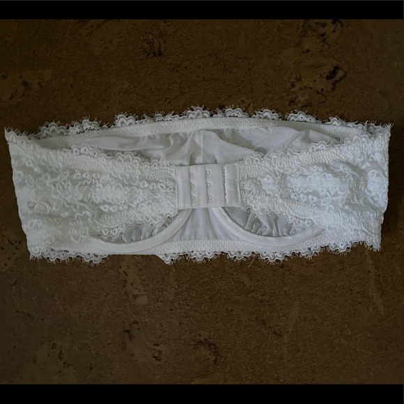 Lace Strapless Bra - Picture 2 of 3